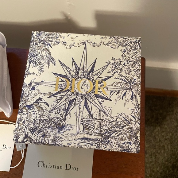 CHRISTIAN DIOR BURGUNDY WINE PATENT CANNAGE WALLET WITH REMOVABLE CHARM - Picture 10 of 16